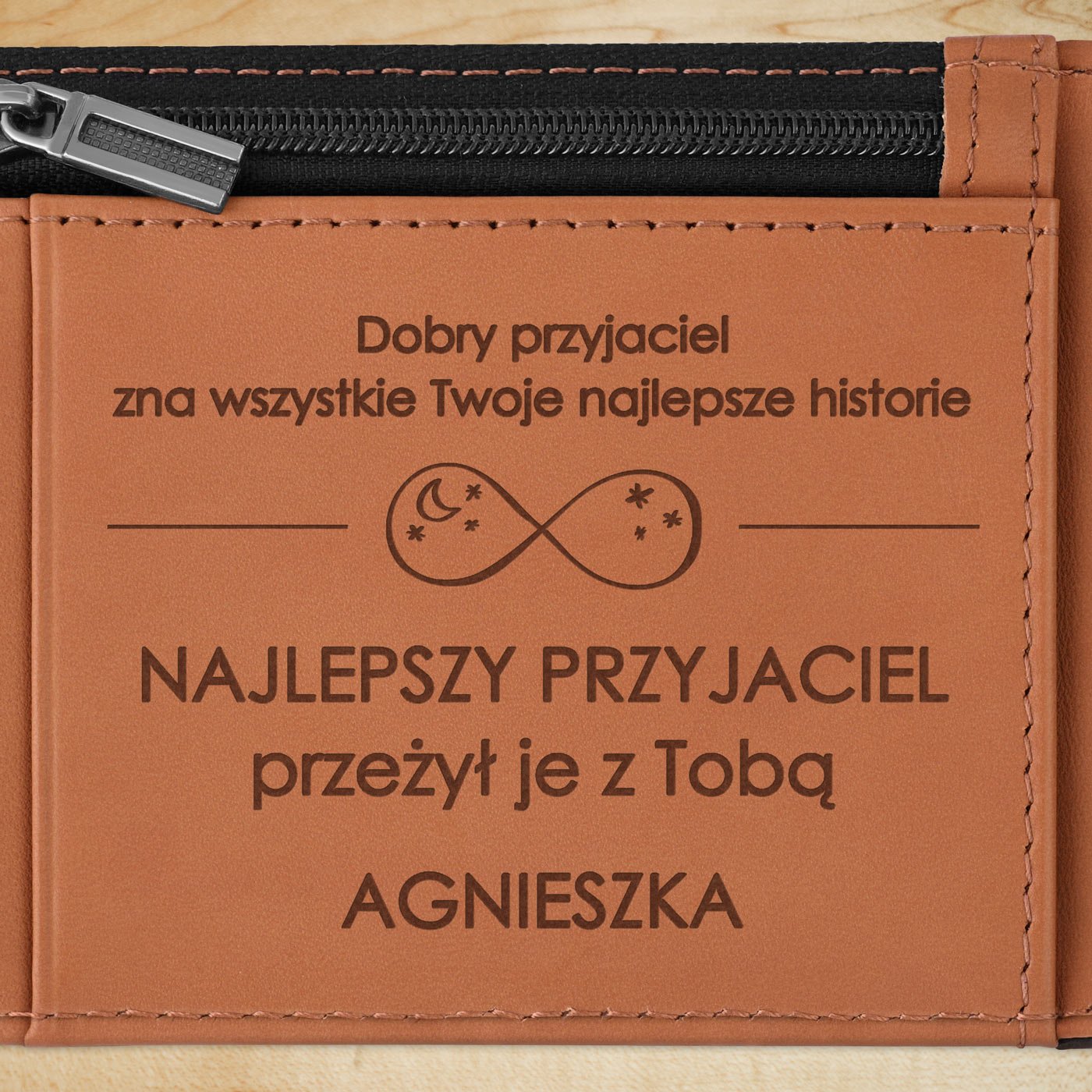 Smart portfel skórzany z grawerem w kolorze czarno-brązowym dla przyjaciela