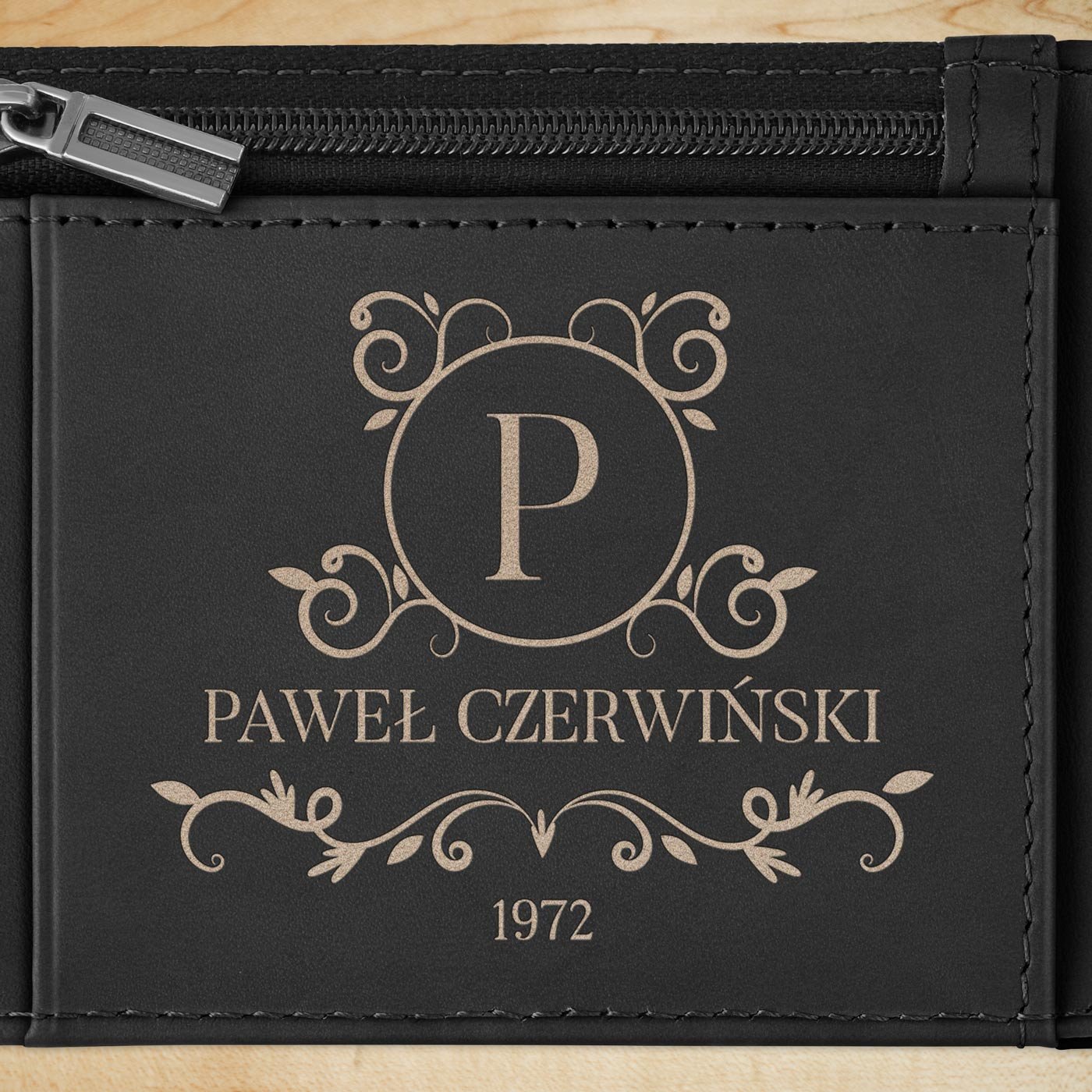 Smart portfel skórzany z grawerem w kolorze czarnym dla gentlemana