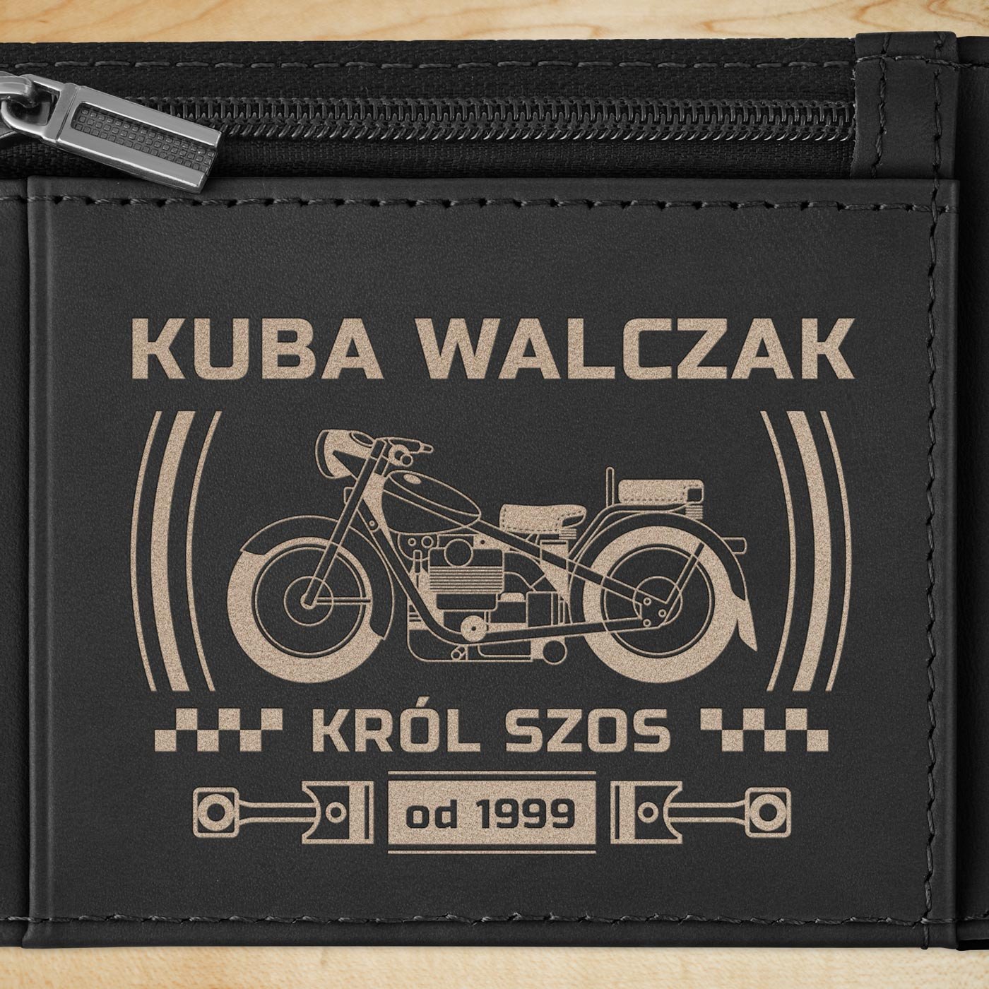 Smart portfel skórzany z grawerem w kolorze czarnym dla motocyklisty na urodziny