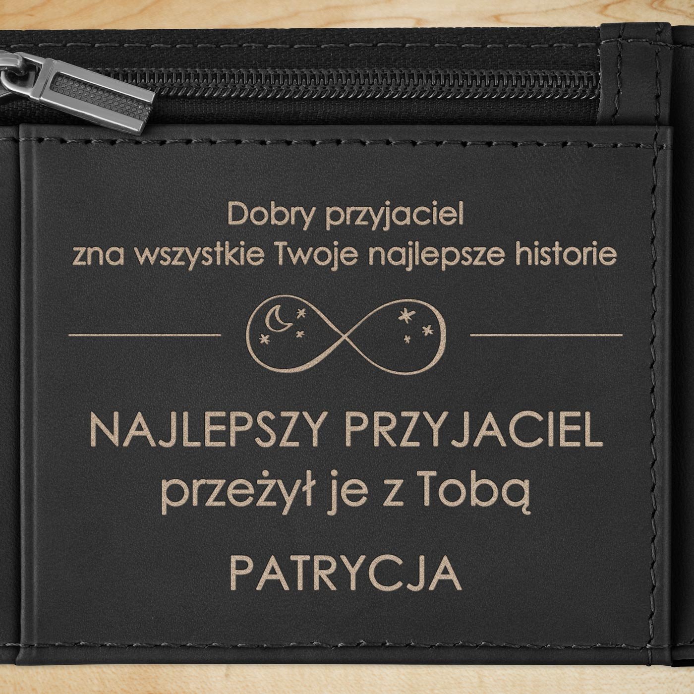 Smart portfel skórzany z grawerem w kolorze czarnym dla przyjaciela