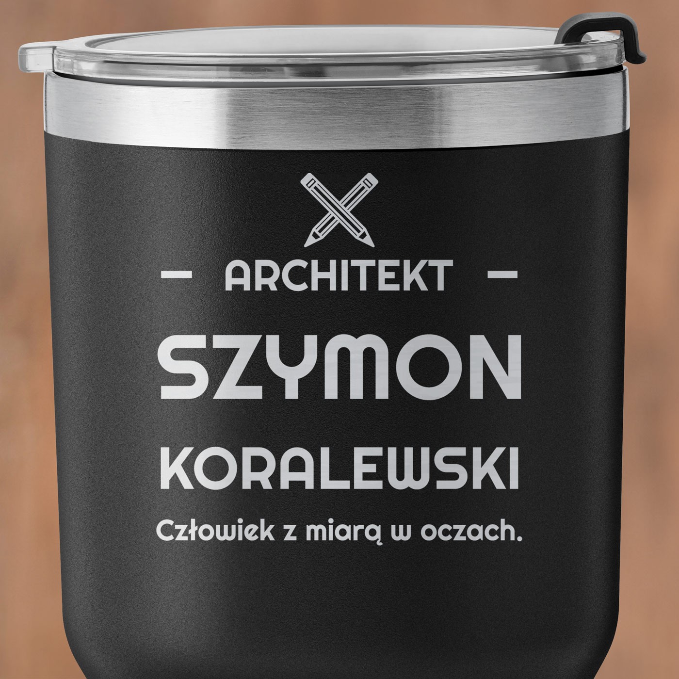 Czarny kubek termiczny z własnym grawerem dla architekta