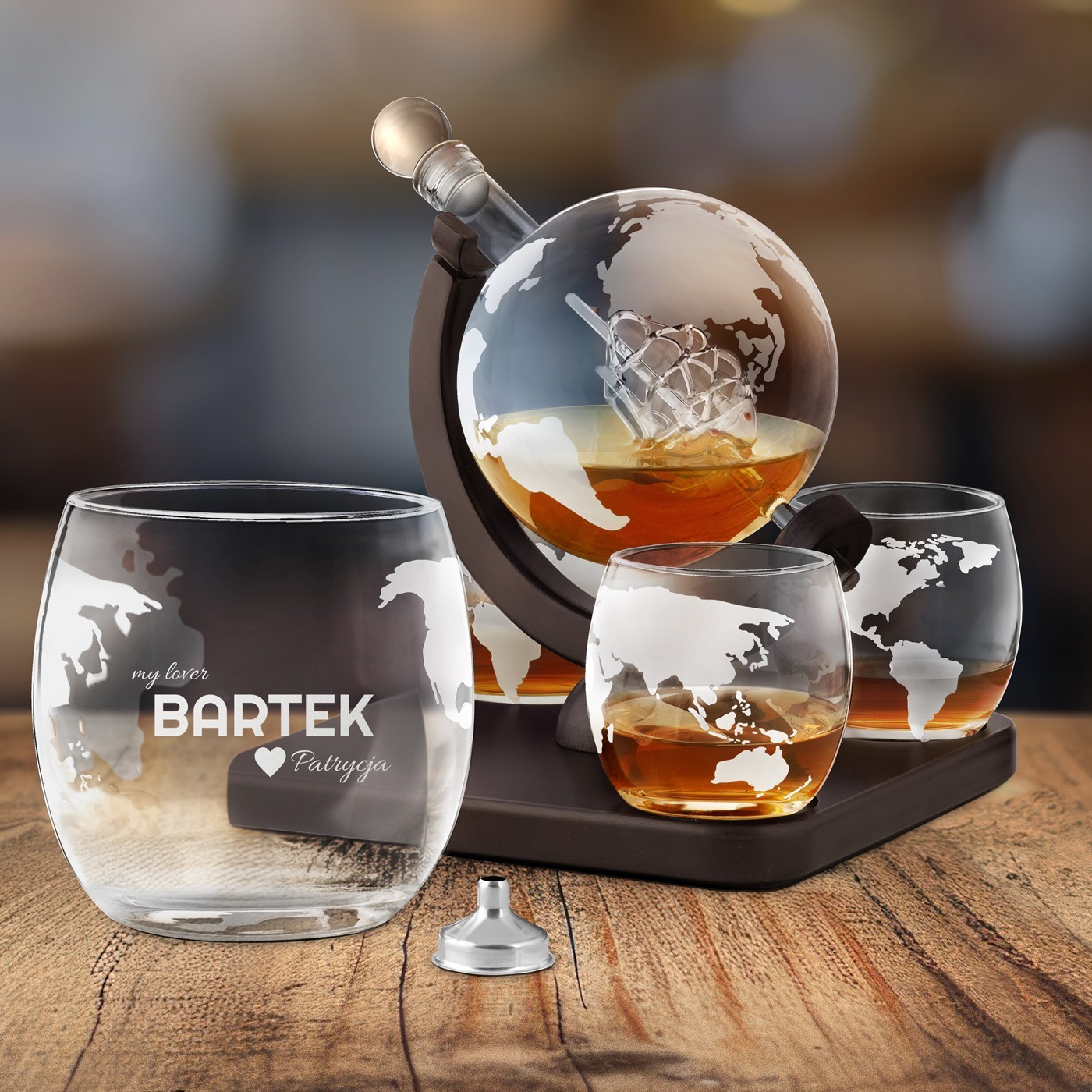 Karafka szklana ze statkiem do whisky z 4 szklankami zestaw z grawerem dla niego na walentynki