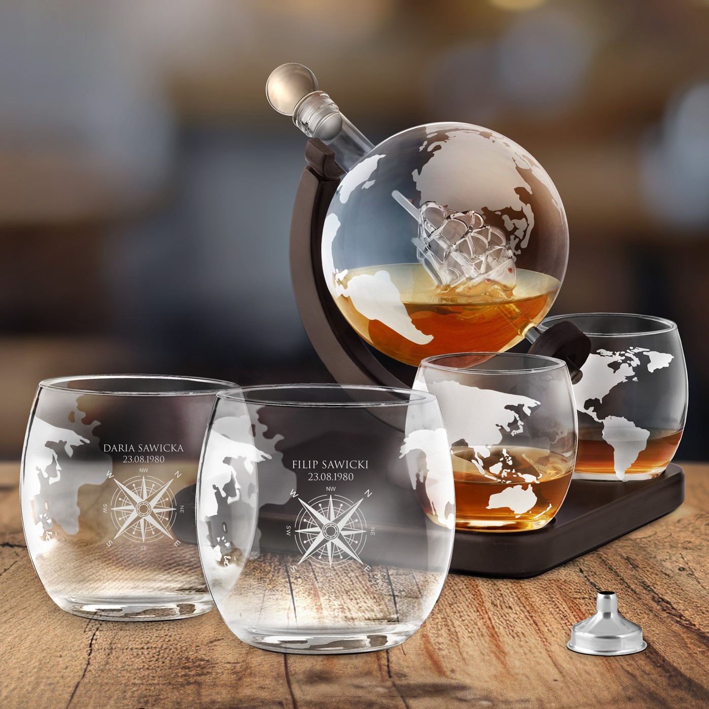Karafka szklana ze statkiem do whisky z 4 szklankami zestaw z grawerem dla podróżników pary