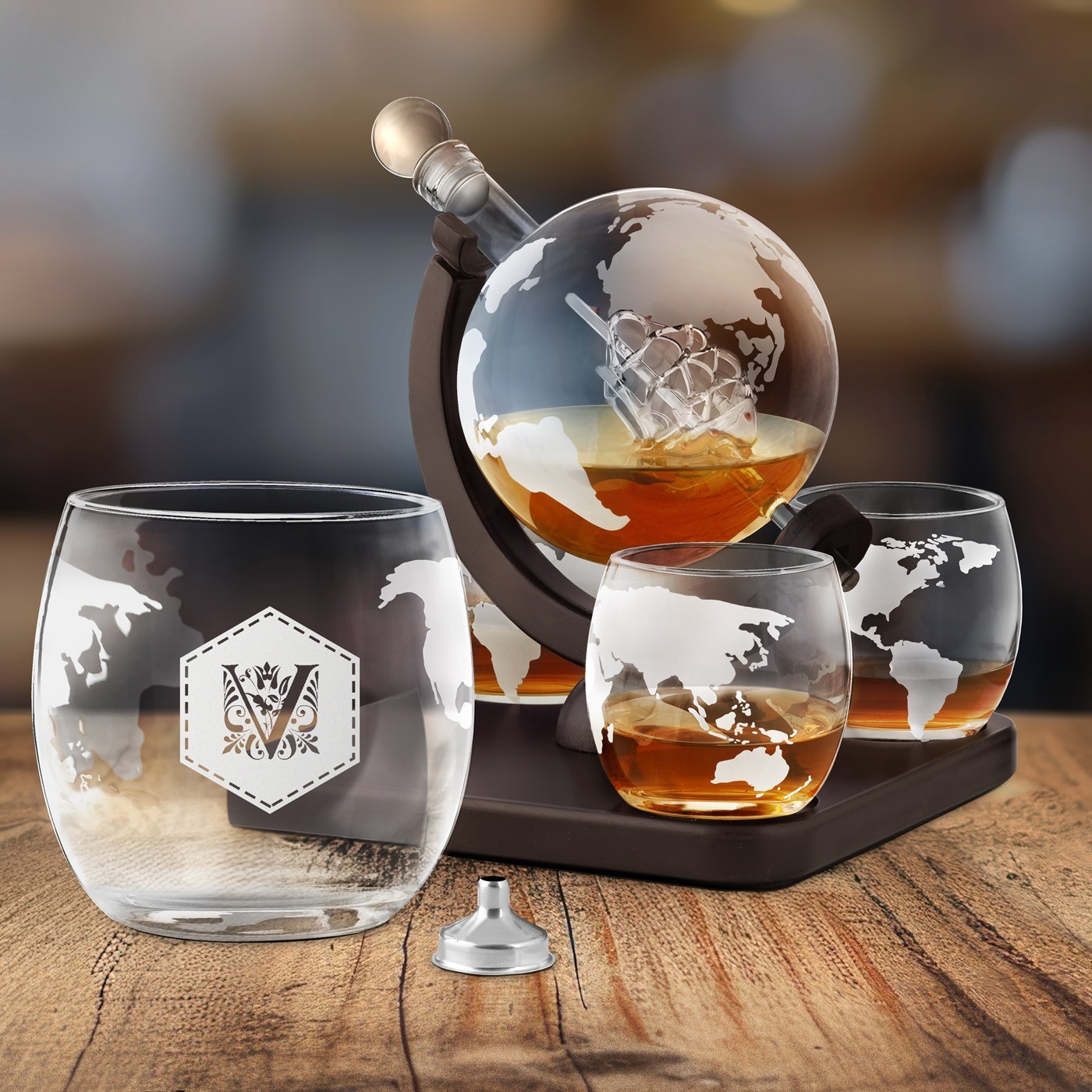 Karafka szklana ze statkiem do whisky z 4 szklankami zestaw z grawerem inicjał dla niej niego pary