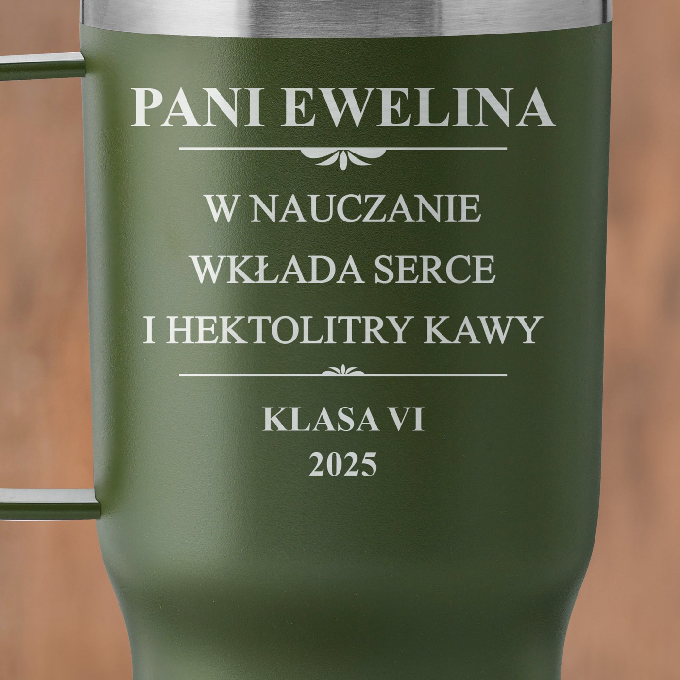 Zielony kubek termiczny z uchem i własnym grawerem dla nauczyciela wychowawcy na Dzień Nauczyciela