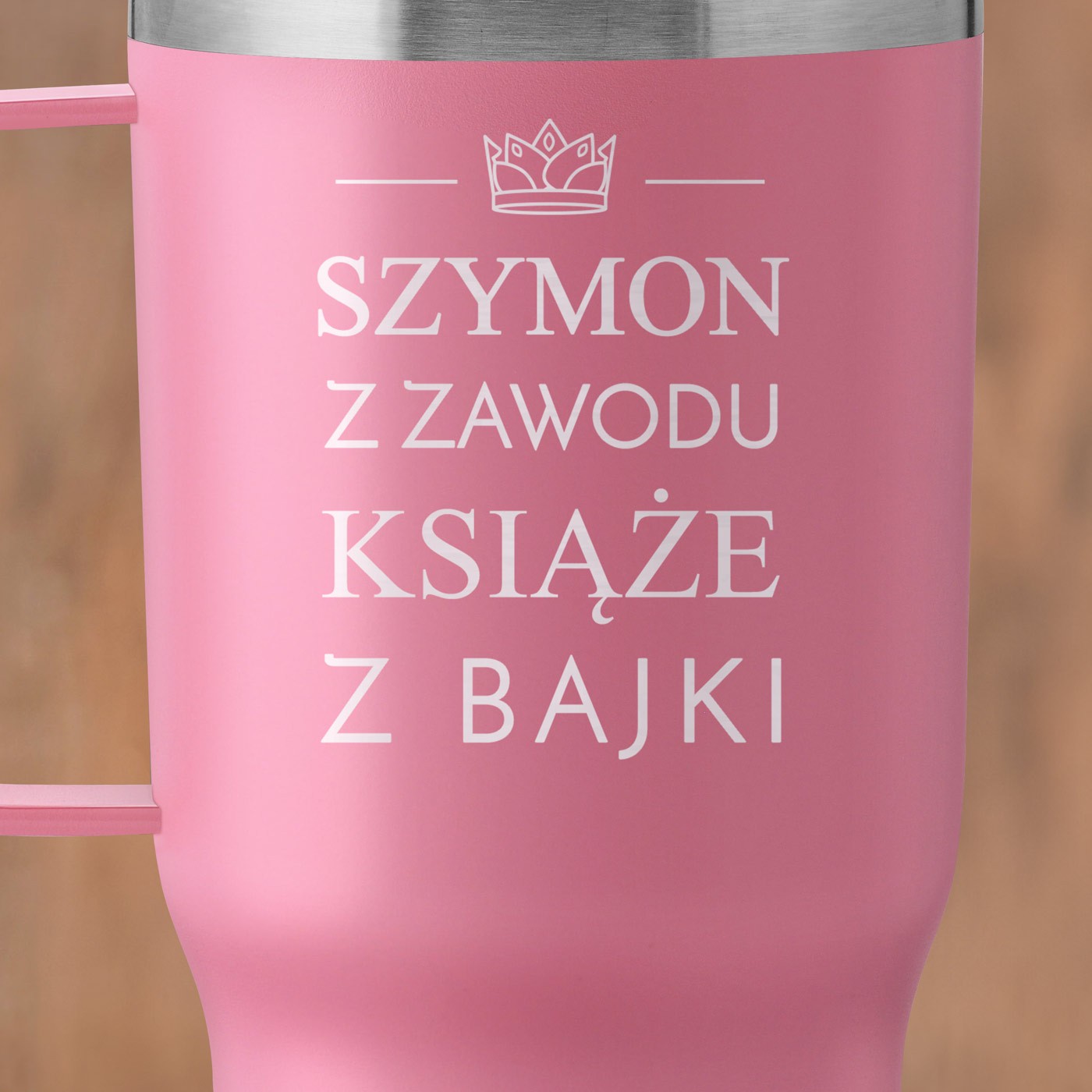 Różowy kubek termiczny z uchem i własnym grawerem dla niego na imieniny
