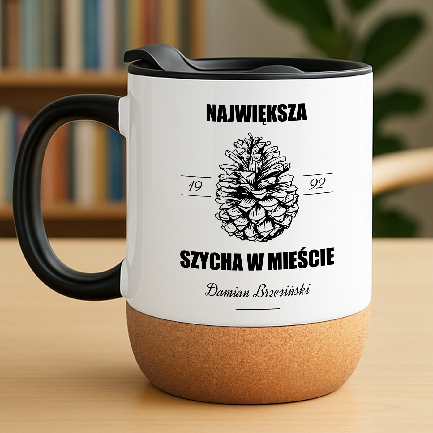 Kubek ceramiczny biały z przykrywką dla niego na urodziny