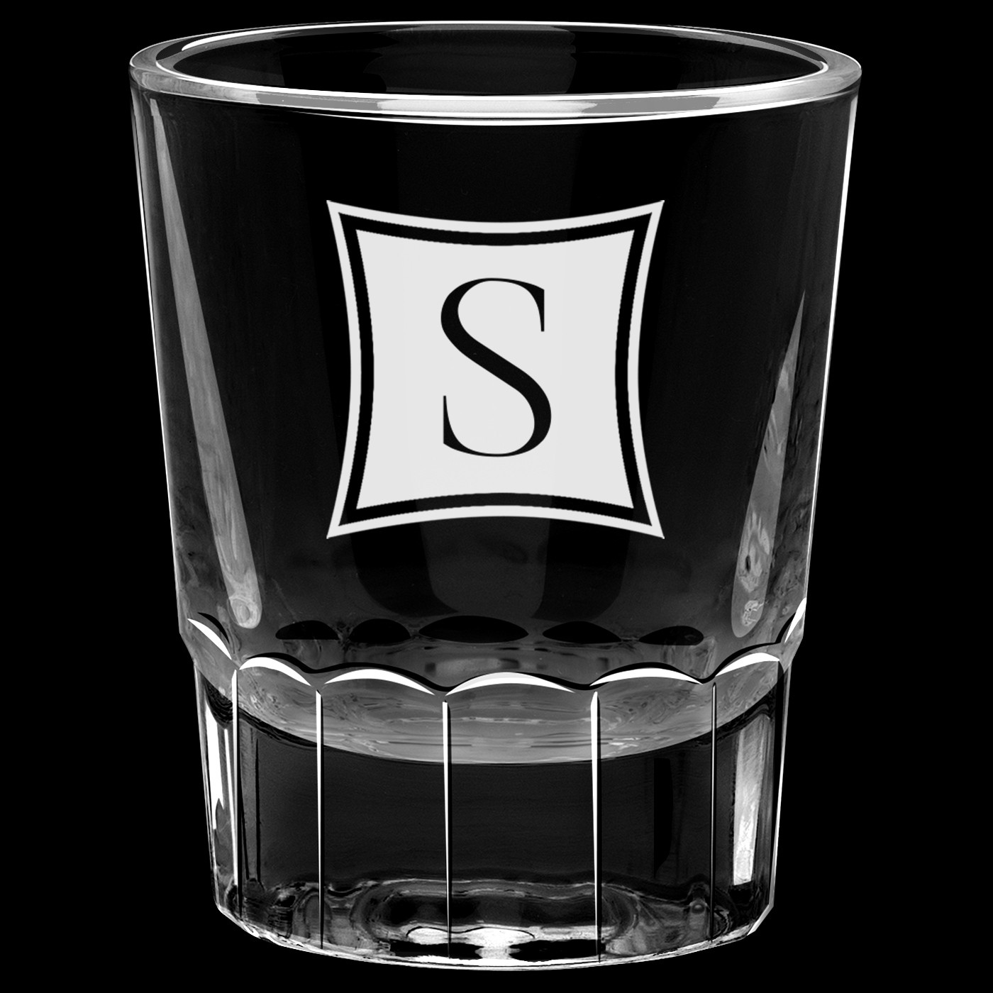 Karafka w drewnianym samochodzie z 2 szklankami i grawerem dla konesera whisky