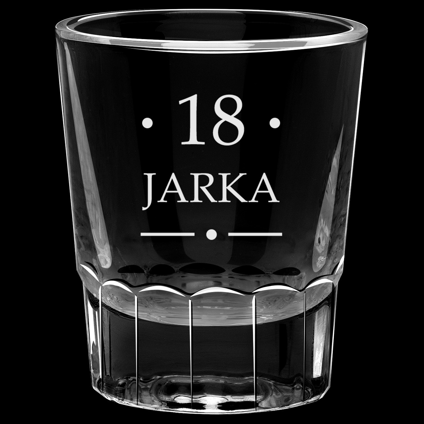 Karafka w drewnianym samochodzie z 2 szklankami i grawerem na 18 urodziny