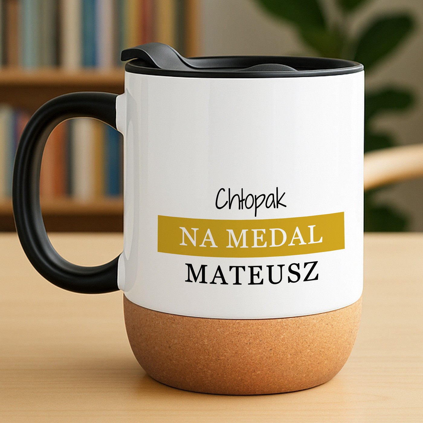 Kubek ceramiczny biały z przykrywką dla chłopaka na dzień chłopca