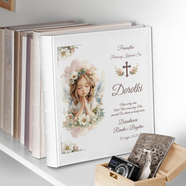 Duży album na zdjęcia dla dziewczynki na Komunię Świętą