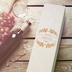 Skrzynka jasna na wino z grawerem dla pary na ślub rocznicę