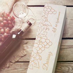 Skrzynka jasna na wino z grawerem dla niego na urodziny