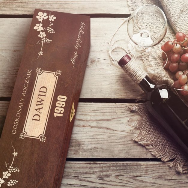 Skrzynka ciemna na wino z grawerem dla niego na urodziny