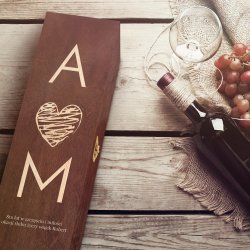 Skrzynka ciemna na wino z grawerem dla pary na ślub