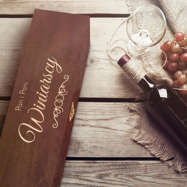 Skrzynka ciemna na wino z grawerem dla pary na ślub rocznicę parapetówkę
