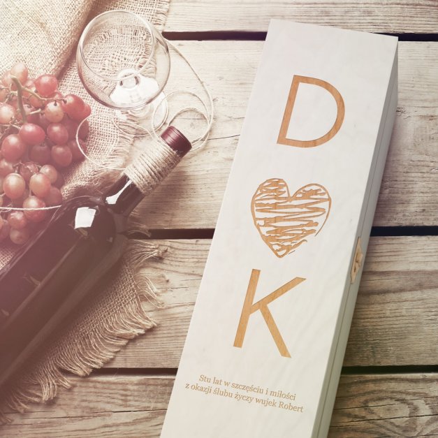 Skrzynka jasna na wino z grawerem dla pary na ślub