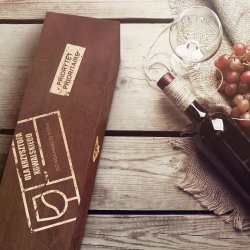 Skrzynka ciemna na wino z grawerem dla męża