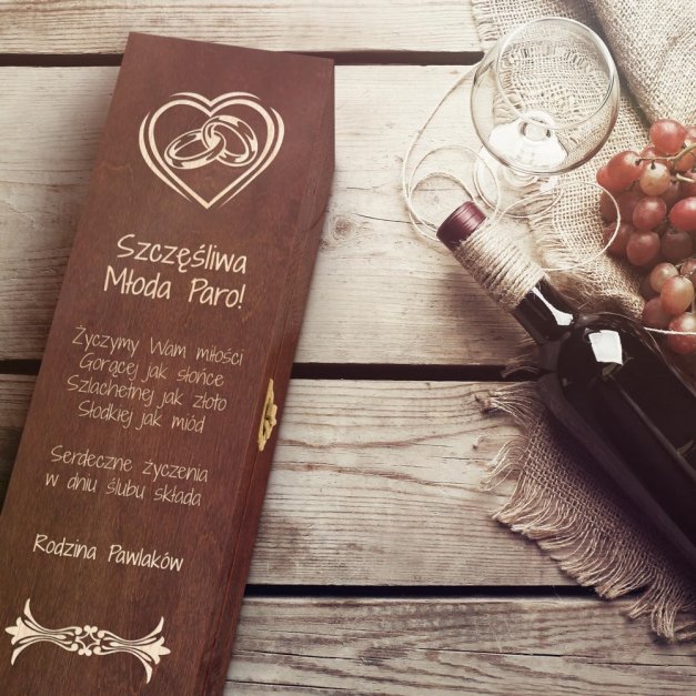 Skrzynka ciemna na wino z grawerem dla pary na ślub
