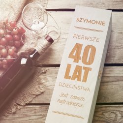 Skrzynka jasna na wino z grawerem dla niego na 40 urodziny