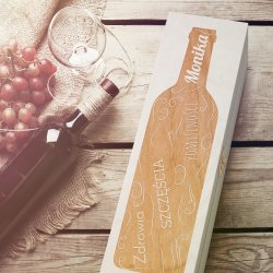 Skrzynka jasna na wino z grawerem dla niej na imieniny