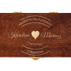 Herbata w brązowej skrzyni z grawerem dla pary na ślub rocznicę parapetówkę